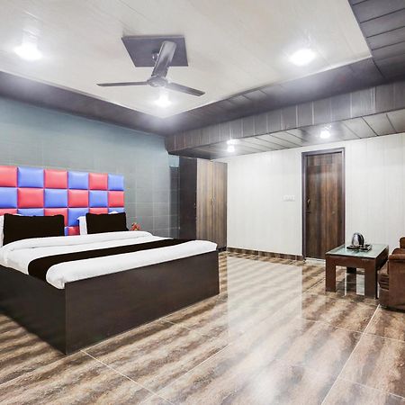 Super Townhouse Haibowal Chowk Ludhiana Eksteriør bilde