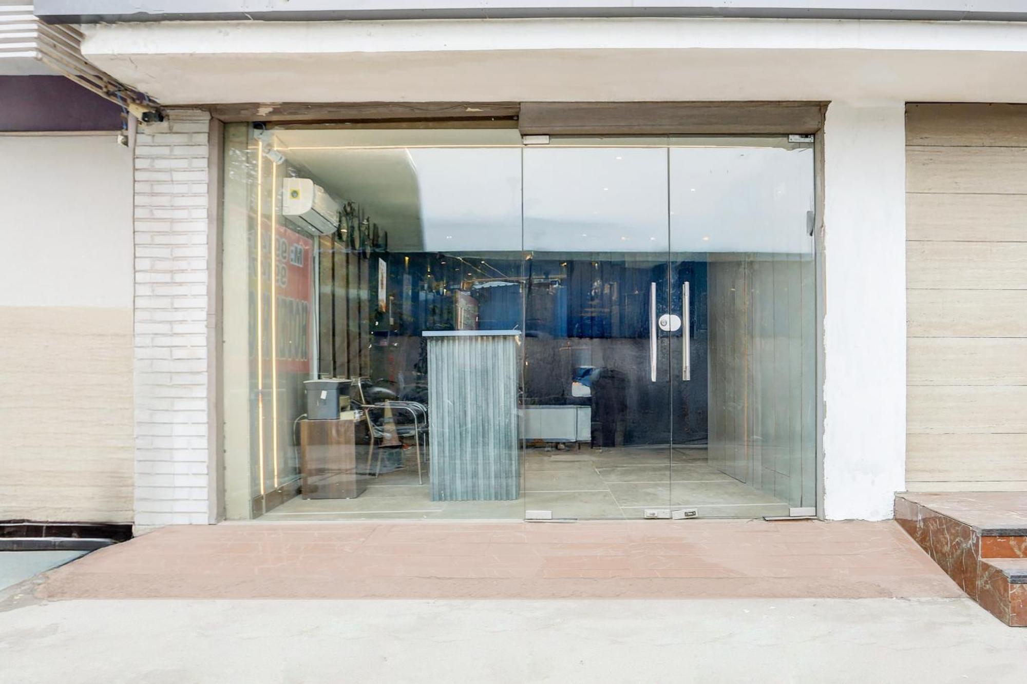 Super Townhouse Haibowal Chowk Ludhiana Eksteriør bilde