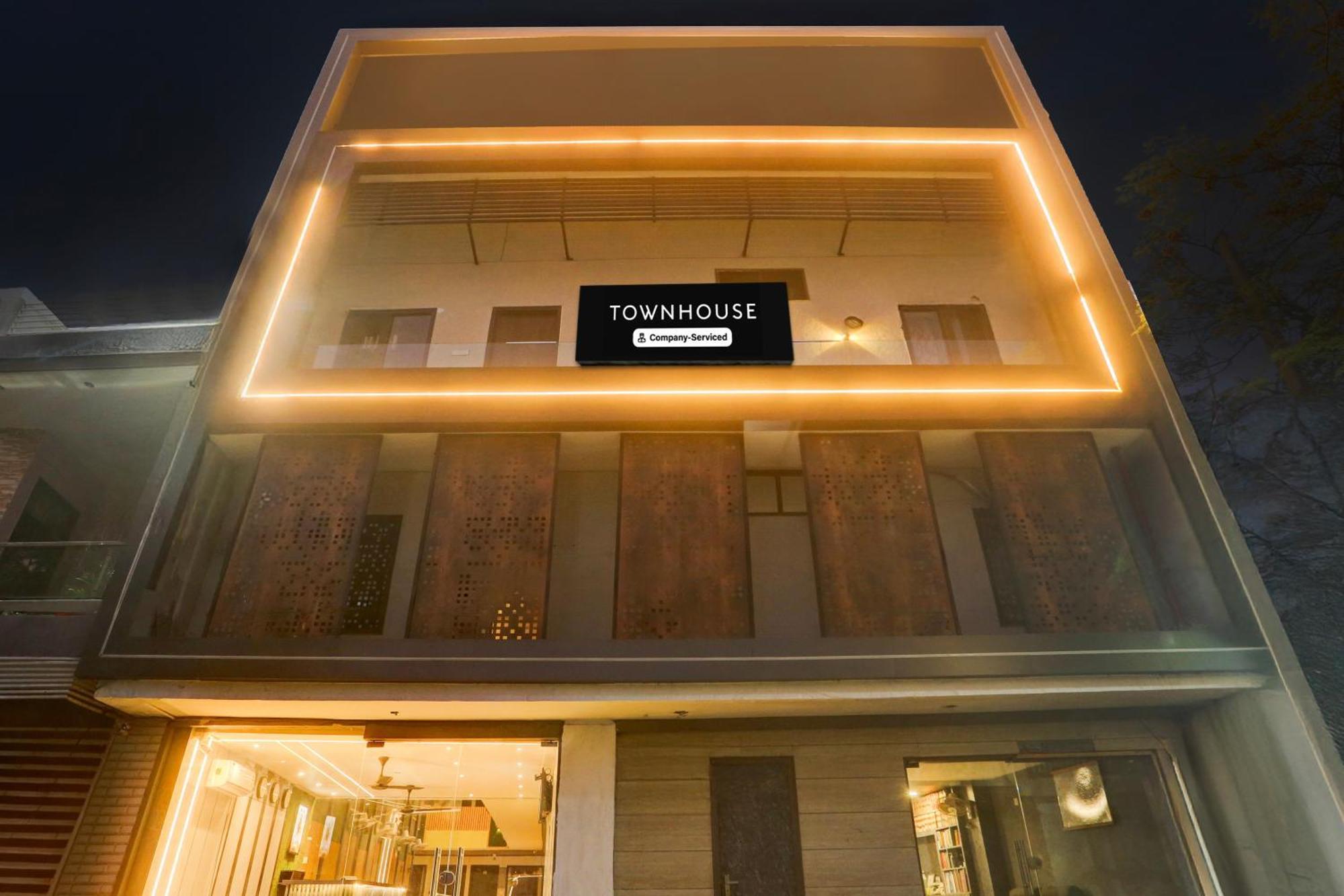 Super Townhouse Haibowal Chowk Ludhiana Eksteriør bilde