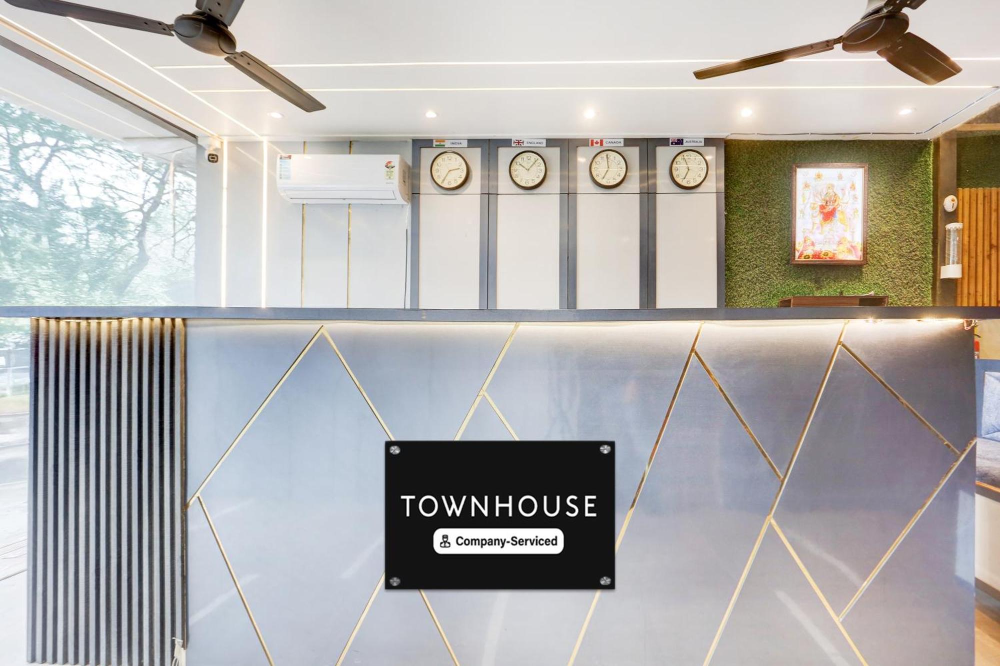 Super Townhouse Haibowal Chowk Ludhiana Eksteriør bilde