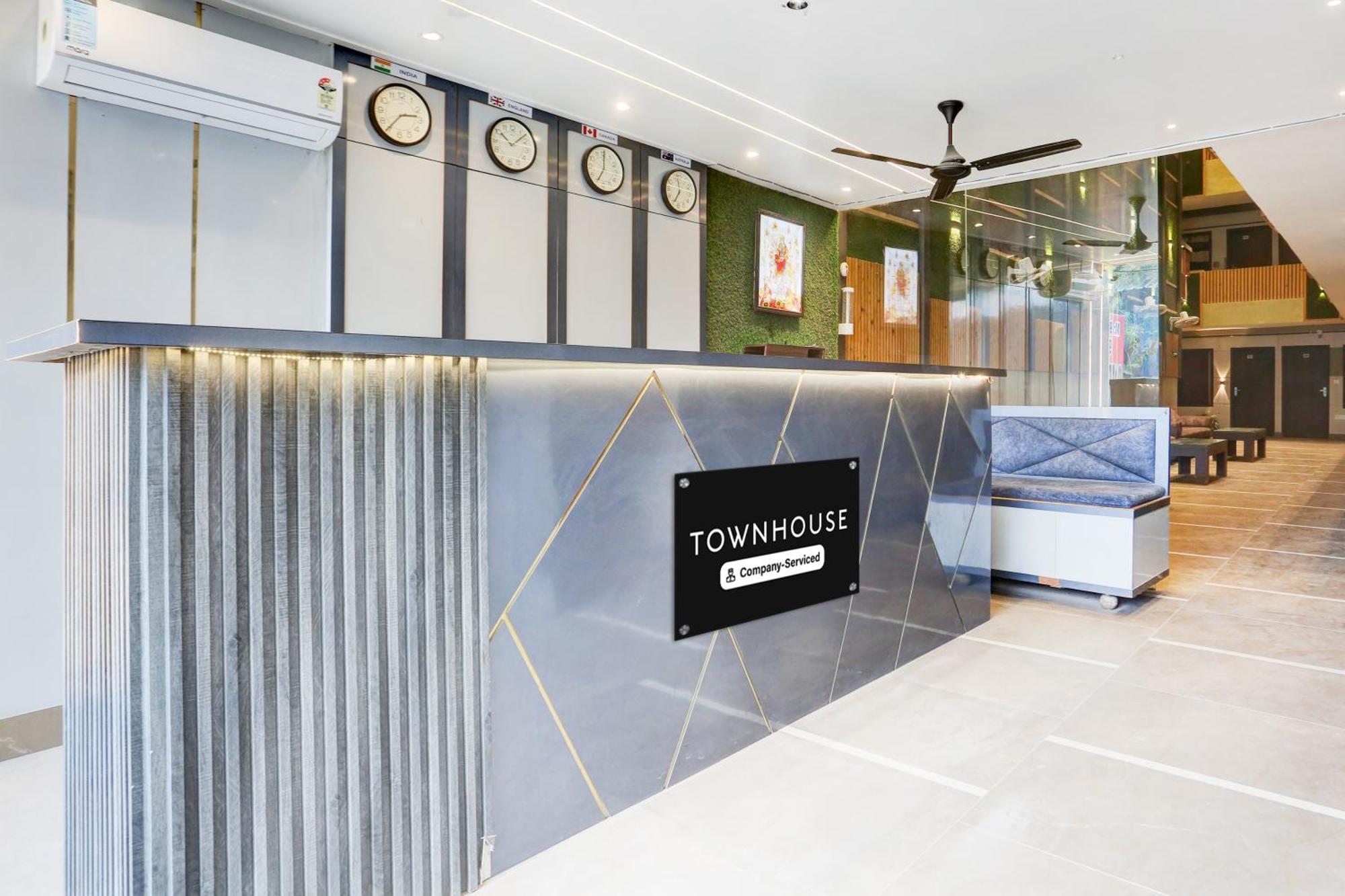 Super Townhouse Haibowal Chowk Ludhiana Eksteriør bilde